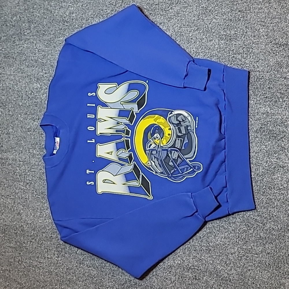 Vintage 90's St. Louis Rams crewneck sweatshirt.